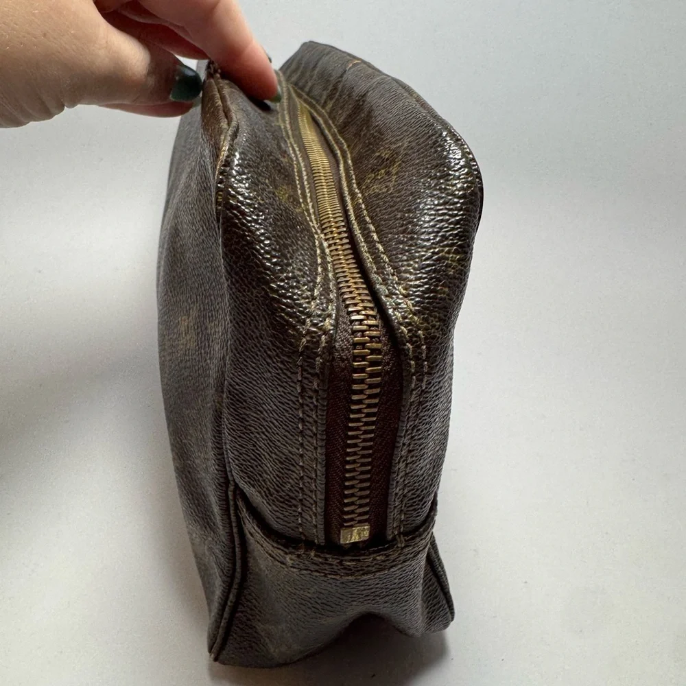SOLF Louis Vuitton Trousse 28 Monogram Toiletry Pouch
